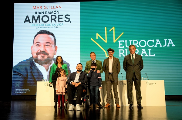 Presentado el libro sobre Juan Ramón Amores en el Palacio de Congresos de Eurocaja Rural
