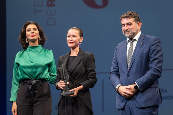 Eurocaja Rural entrega el galardón 'Mejor Espectáculo de Danza' en la XXX edición de los Premios Teatro de Rojas
