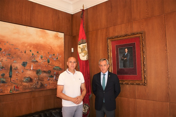 Eurocaja Rural traslada al alcalde de León su implicación con la capital y su vocación de servicio