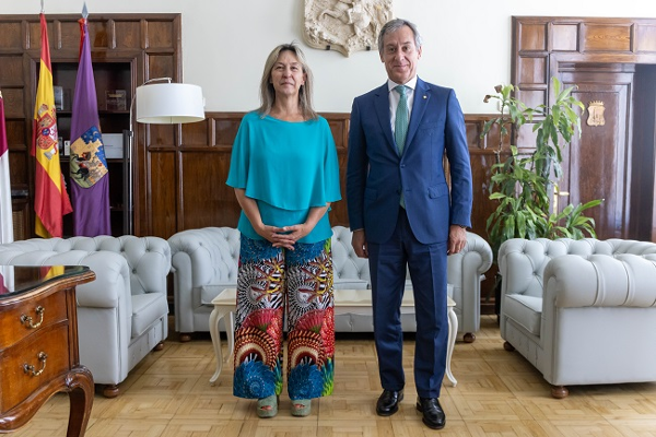 Eurocaja Rural transmite a la nueva alcaldesa de Guadalajara su implicación con la ciudad