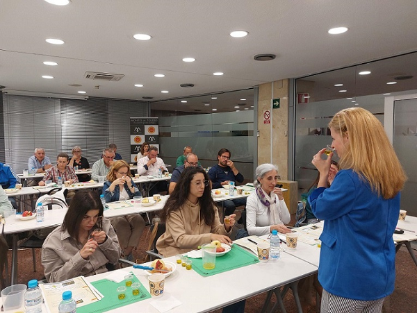 Fundación Eurocaja Rural y D.O.P. Montes de Toledo reeditan el curso "Iniciación al análisis sensorial de aceite de oliva virgen", tras el éxito de la primera edición