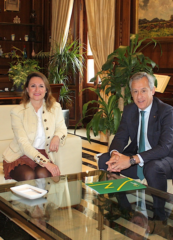 Eurocaja Rural traslada a la alcaldesa de Castellón su implicación con la capital y su vocación de servicio